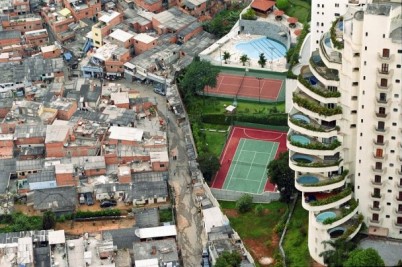 Favela de Paraisopolis (Foto Tuca Vieira, Wikimedia Creative Commons Lizenz) Favela de Paraisopolis (Foto Tuca Vieira, Wikimedia Creative Commons)