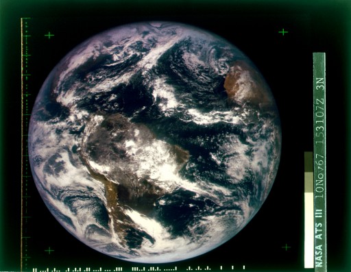 ATSIII_10NOV67_153107 Erstes Farbfoto der ganzen Erde, aufgenommen vom Satelliten ATS-3 am 10.11.1967
